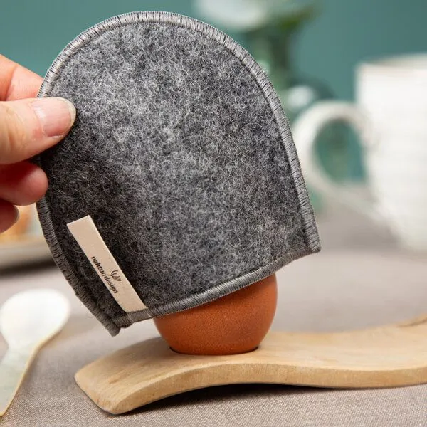 nahtur-design nahtur-design Eierwärmer aus reiner Schurwolle - Flauschloden, Anthrazit, – Produktbild 4 von 6