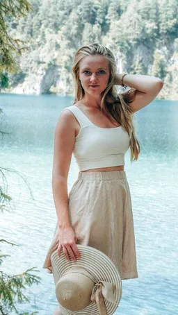Vivien Joy Vivien Joy Farrah Basic Crop Top – Produktbild 1 von 1