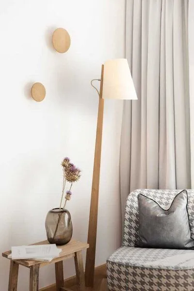 ALMUT von Wildheim ALMUT von Wildheim Handgemachte Stehlampe aus Eiche Lampenschirm aus Naturmaterialien, Almheu (grün), – Produktbild 4 von 4