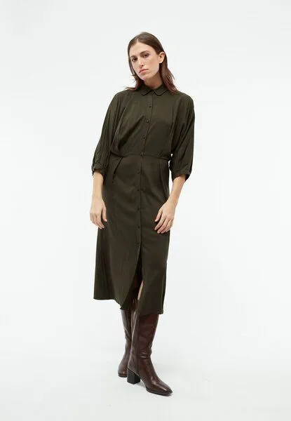 Givn Berlin Givn Berlin Tailliertes Kleid GBNATALINA aus LENZING ECOVERO mit dekorativen Falten, Dark olive, – Produktbild 2 von 4