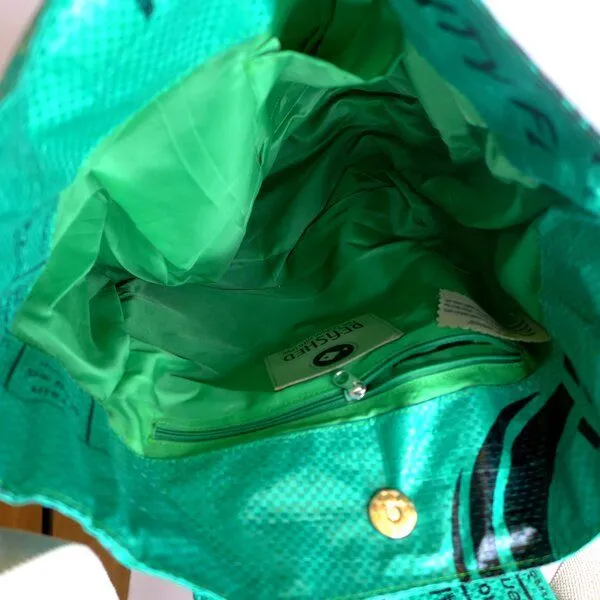REFISHED fair fashion REFISHED fair fashion Tasche 'URBAN BAG' - upcycelte Fischfuttersäcke, #fish gruen-til, – Produktbild 2 von 2