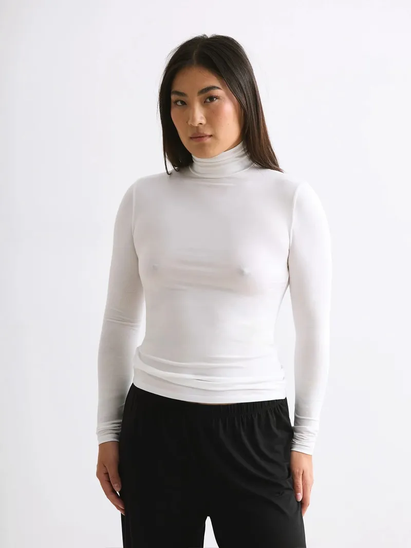 erlich textil erlich textil Light Touch Rollkragen Langarmshirt aus weichem Modal, made in Europe, Ecru, – Produktbild 1 von 5