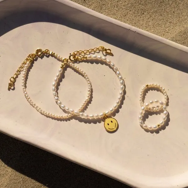 Paeoni Colors Paeoni Colors Smiley-Perlenarmband aus Süßwasserperlen und 18k Gold Vermeil, 925 Sterling Silber – Produktbild 2 von 4