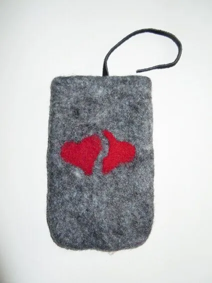 short'n'pietz short'n'pietz handgefilzte IPhone-Hülle aus 100% Schafswolle, Grau, – Produktbild 1 von 3