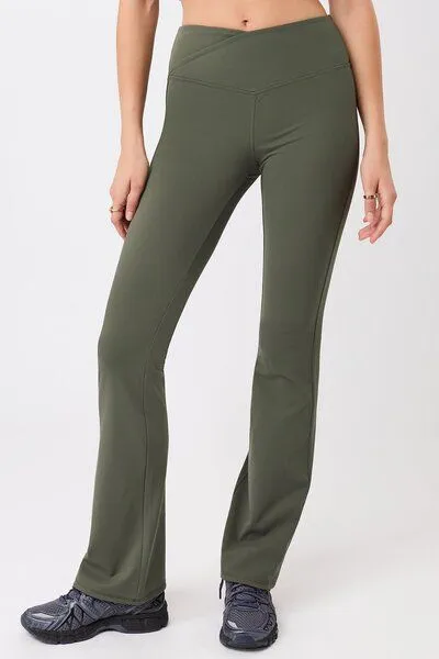 mandala mandala Flared Sports Pant, Leaf (grün), – Produktbild 1 von 3