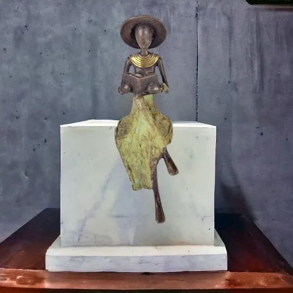 Moogoo Creative Africa Moogoo Creative Africa Bronze-Skulptur "Lesende Frau mit Hut " by Soré, Türkis, – Produktbild 3 von 3