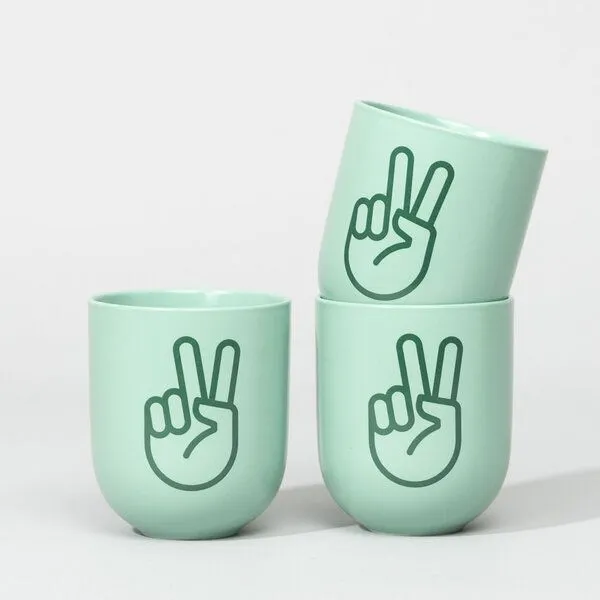 Fyngers Fyngers Handgemachter Becher aus Porzellan - Modell PEACE - Füllmenge 330ml - Mattlasur, Türkis, – Produktbild 3 von 4