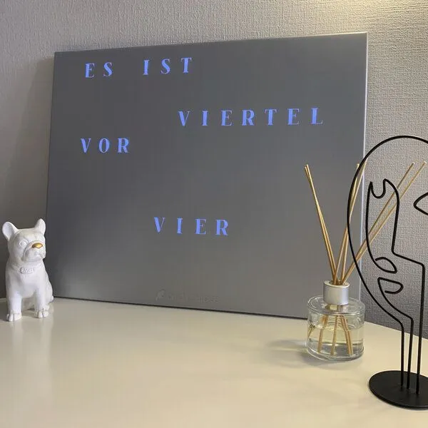 build-yours build-yours Wortuhr WordClock Jupiter - LED Wanduhr - Schiefer, Space, Weißer Marmor uvm., Grau, – Produktbild 1 von 7