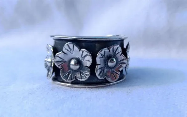pakilia pakilia Ring "Flor Frida" schmal – fair gehandelt & handgefertigt in Mexiko – Produktbild 1 von 1