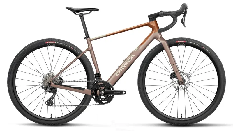 We Cycle Orbea Terra M20TEAM Carbon Gravel Fahrrad nickel/met cinnamon 2027 XL (186-191 cm) | Fahrräder – Produktbild 1 von 1