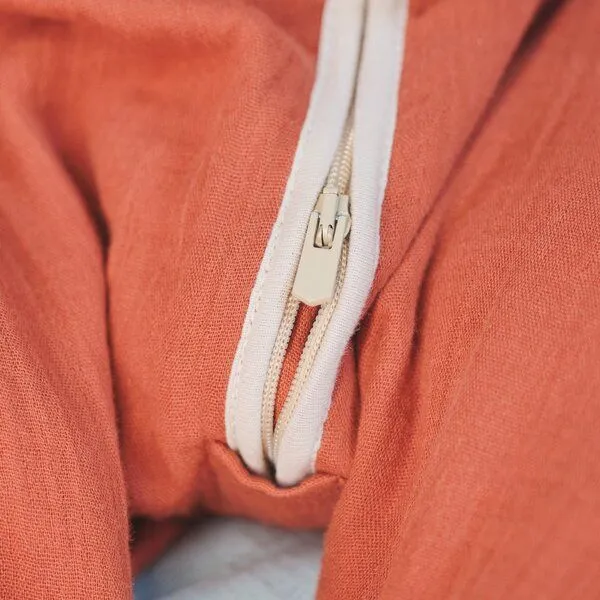 Mababu Mababu 0.5 TOG Musselin Sommerschlafsack mit Füßen & abnehmbaren Ärmeln, Rust, – Produktbild 3 von 4