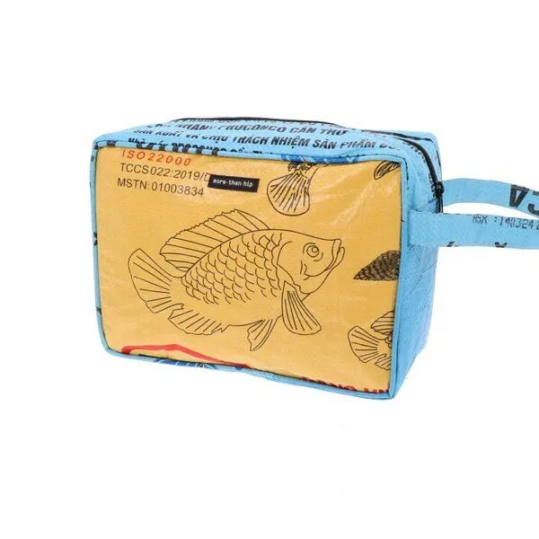 MoreThanHip MoreThanHip Kulturbeutel aus recyceltem Zement- oder Fischfuttersack - Yindee, Gelb/blau, – Produktbild 3 von 4