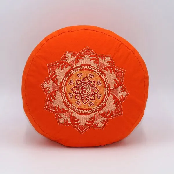 BAGHI BAGHI Meditationskissen rund mit OM Mandala Bestickung, Orange, – Produktbild 1 von 4