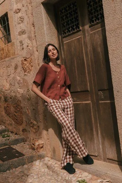 AmourLinen AmourLinen Maeve Leinenoberteil mit Knöpfen, Terrakotta, – Produktbild 4 von 4