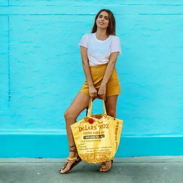 REFISHED fair fashion REFISHED fair fashion Tasche 'SOULMATE WATERPROOF' Limitierte Edition! - upcycelte Fischfuttersäcke, #fish gelb-dollar/#wp tropical, – Produktbild 2 von 4