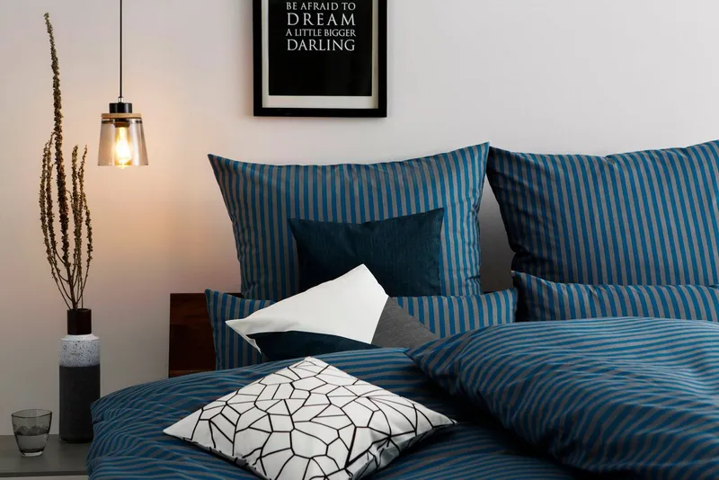 Bruno Banani Bruno Banani Bettwäsche Jassen mit feinen Querstreifen, Renforcé, 2 teilig, moderne Streifen-Bettwäsche, mehrere Qualitäten, auch Premium, Blau, – Produktbild 3 von 5