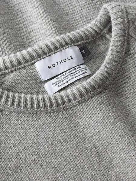 Rotholz Rotholz Smiling Strickpullover aus recycelter Wolle, Warm anthracite, – Produktbild 2 von 3