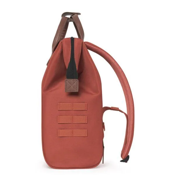 Cabaïa Cabaïa Rucksack Adventurer Medium aus veganem Leder - 23 Liter, Rot, – Produktbild 3 von 4