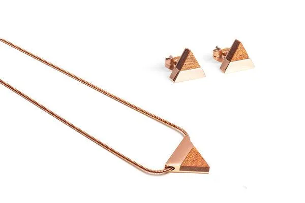 BeWooden BeWooden Dreieckiger Set - Ohrringe & Kette mit Anhänger - Holz und Edelstahl Kombination, Grey, – Produktbild 4 von 6