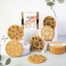 PepMelon Blossom - Schwarz-weiß Blumen Korkuntersetzer-Set – Produktbild 1 von 1