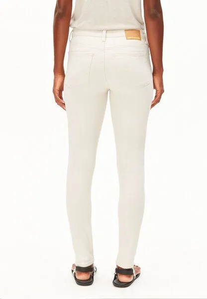 ARMEDANGELS ARMEDANGELS TILLAA Damen Bio-Baumwoll-Mix X-Stretch, Undyed, – Produktbild 2 von 4
