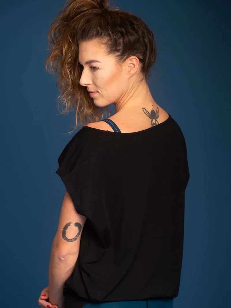 nice to meet me nice to meet me Damen vegan T-Shirt Relax Deep Black, Schwarz, – Produktbild 1 von 2