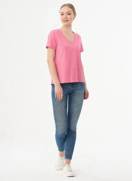 ORGANICATION ORGANICATION Damen Basic T-Shirt aus Bio-Baumwolle mit V-Ausschnitt, Hot pink, – Produktbild 2 von 4