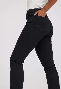 LAURIE LAURIE Damen vegan Jeans Charlotte Regular Medium Length Ecolabel Washed Black Denim – Produktbild 1 von 1