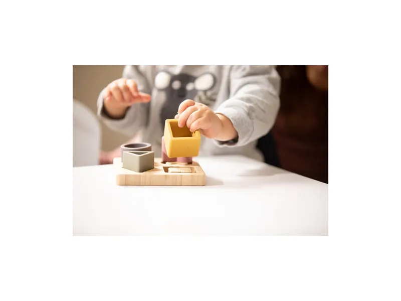 Nuby Nuby Steckspiel aus Silikon und Holz Maße 12 x 12 x 4 cm, Mehrfarbig, – Produktbild 2 von 2