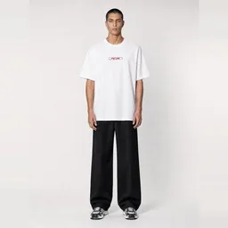 hey hey studios hey hey studios Herren T-Shirt „Script“ bestickt aus Bio-Baumwolle – Produktbild 1 von 1