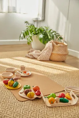 PlanToys PlanToys Früchte, Klettverbindung Kinderküche Zubehör, recyceltes Kautschukholz Maße 19 x 13,5 x 3,1 cm – Produktbild 1 von 1