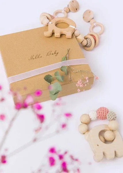 NoniKids Berlin NoniKids Berlin NoniKids Geschenkebox *Wagenkette & Greifling Elefant rosa* I Bio Baumwollgarn – Produktbild 4 von 8