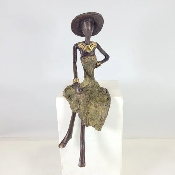 Moogoo Creative Africa Moogoo Creative Africa Bronze-Skulptur "Femme assise avec chapeau" by Soré, Grün, – Produktbild 1 von 3