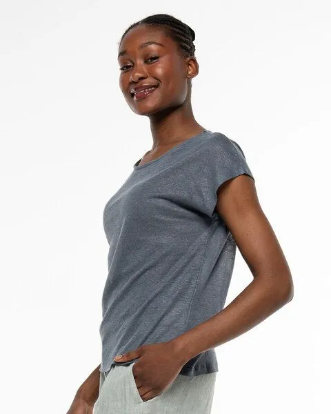Alma & Lovis Alma & Lovis Elegantes Kurzarmshirt aus 100% Leinen-Jersey | Linen Short Pure, Pinie (grün-grau), – Produktbild 3 von 4
