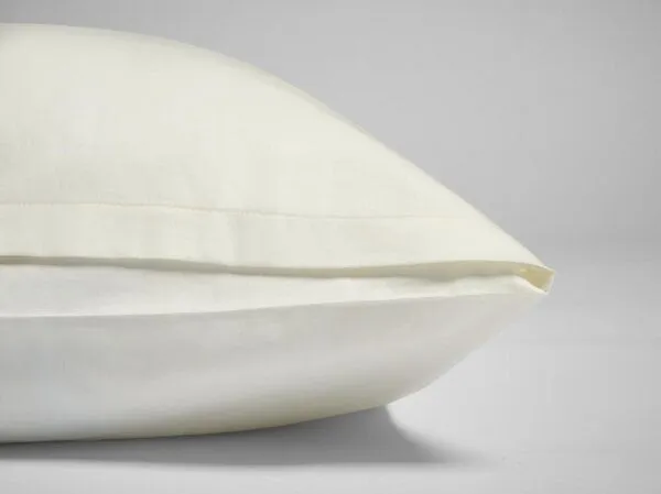 Yumeko Yumeko Kissenbezug aus Baumwollsatin, Warm white, – Produktbild 3 von 4