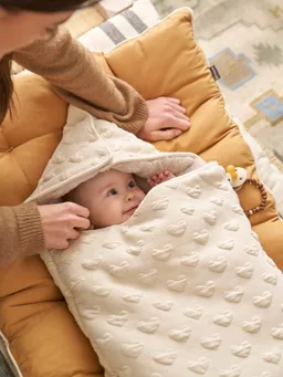 Vertbaudet Warmer Baby Ausfahrsack mit Jacquard-Herzen – Produktbild 1 von 1
