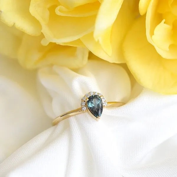 Eppi Eppi Goldener Ring mit Alexandrit und Diamanten Pallavi – Produktbild 3 von 4