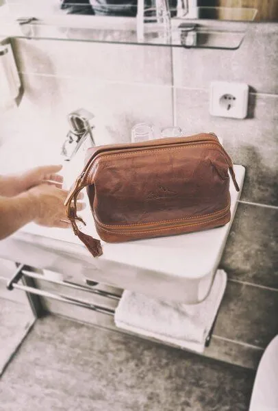 Alpenleder Alpenleder Kulturbeutel LAGO DI COMO, Brandy (braun), – Produktbild 1 von 4