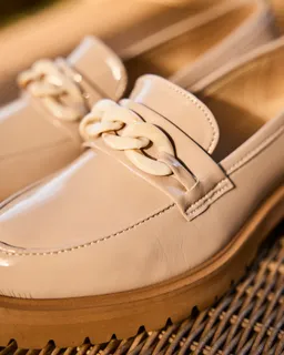 Minuit Sur Terre Minuit Sur Terre Damen vegan Loafer Sherlock Dune Vernis Beige – Produktbild 1 von 1