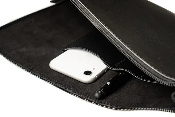 GREVIRO GREVIRO Laptop & Device Tasche aus Kaktusleder (vegan) - für MacBook, iPad, Surface, Galaxy & HP EliteBook bis 14", Schwarz, – Produktbild 3 von 4