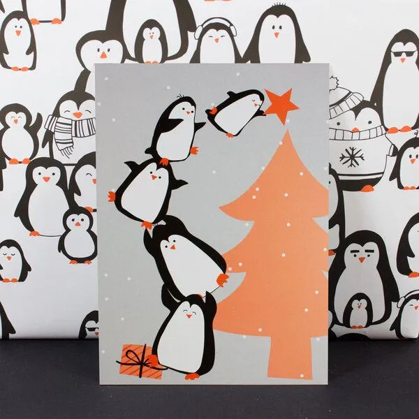 Bow & Hummingbird Bow & Hummingbird Postkarte "Pinguinbaum" – Produktbild 1 von 1