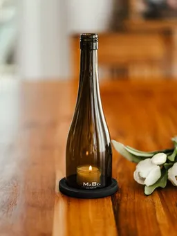 MaBe MaBe Wein Windlicht passend für jeden Tisch, Sideboard, Tresen - egal ob innen oder außen – Produktbild 1 von 1