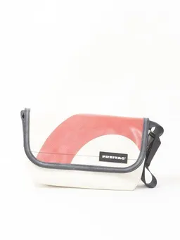 Freitag Freitag F41 Hawaii Five-O - red white (000004494159) – Produktbild 1 von 1
