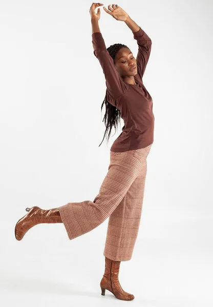 Alma & Lovis Alma & Lovis Bluse mit Ärmelraffung aus Tencel und Wolle | Wool-Ten Bluse, Feige (bordeaux), – Produktbild 3 von 4