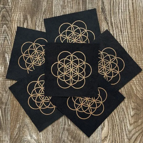 Veskor Cassiopeia Veskor Cassiopeia FLOWER OF LIFE Heilige Geometrie Linoldruck | 16 × 16 cm | Gold auf Schwarz – Produktbild 3 von 4