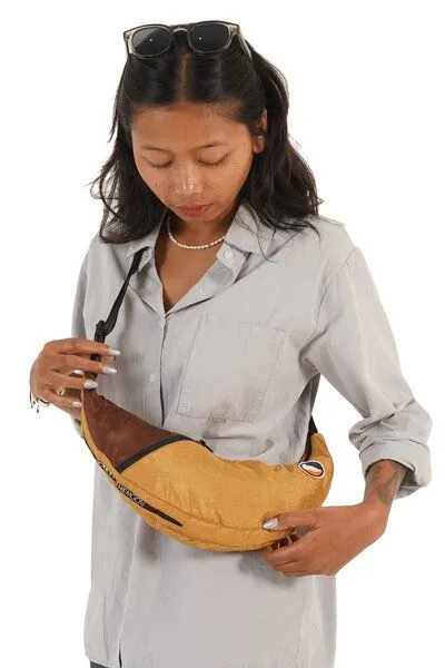 Ticket to the Moon Ticket to the Moon upcycled Bauchtasche/Crossbody Umhängetasche "Sling Bag", Sand-schokolade, – Produktbild 1 von 4