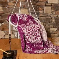 The Spirit of OM The Spirit of OM Kuscheldecke Spirit of OM, Beere, – Produktbild 1 von 1