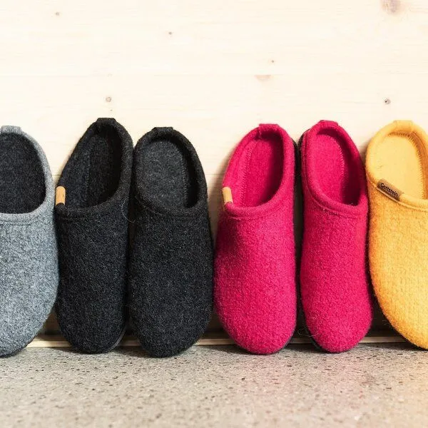 Gottstein Gottstein Filz-Hausschuh Alpine Light - Damen & Herren Pantoffel aus 100% Schurwolle, Schwarz, – Produktbild 2 von 4