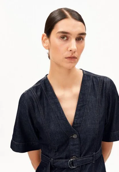 ARMEDANGELS ARMEDANGELS BELTED DENIM Damen Jeanskleid aus Baumwoll-Lyocell-Mix, Rinse, – Produktbild 3 von 4