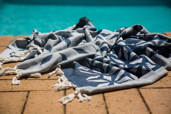 Yolunda Yolunda Hamamtuch, Strandtuch Defne Bio-Baumwolle in 16 Farben, Stahlblau, – Produktbild 4 von 4